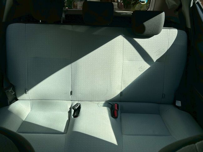 清潔感のあるシート！明るく快適な室内空間。【アクア】